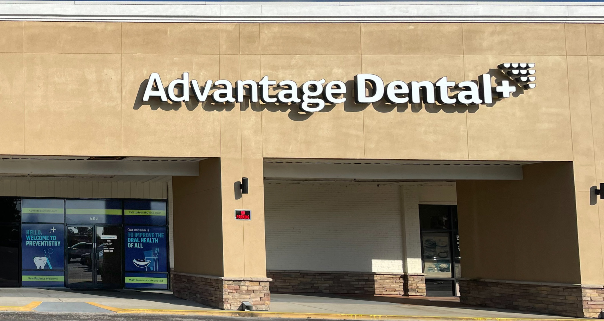 Advantage Dental+ Crestview storefront.